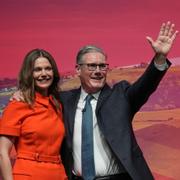 Keir Starmer med sin fru Victoria.