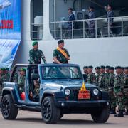 Yudo Margono inspekterar trupperna under en ceremoni den 19 september. 