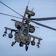 Arkivbild av en attackhelikopter av typen Apache.