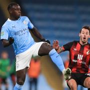 Benjamin Mendy till vänster, med Bournemouths  Adam Smith 2020.