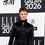 Edvin Ryding som han såg ut när han anlände till Elle-galan på Grand Hotel på fredagskvällen.