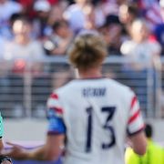 Amerikanen Folarin Balogun fick rött kort i sextondelsfinalen.