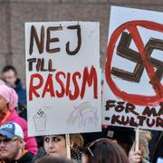 Demonstration utanför Vasa Real i Stockholm.