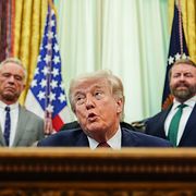 Donald Trump i Vita huset på lördagen.