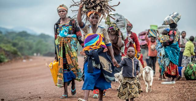 Flyktingar flyr striderna. Moses Sawasawa / AP