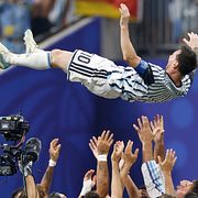Lionel Messi hissas efter bragdvändningen.