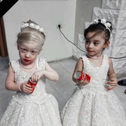 Tvillingarna Amal och Ayloul Salem.