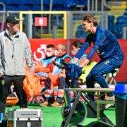 Albin Ekdal på en träningscykel under måndagens träningspass.