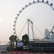 Diset från bränderna i Indonesien ligger över Singapore inför GP-helgen på Marina Bay. För första gången körs ett sprintlopp här.