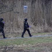 Polis och nationella bombskyddet på plats i Partille. 