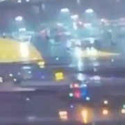 Air-Canada-planet kolliderade med en brandbil på La Guardia i New York på söndagskvällen.