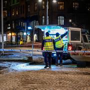 Poliser vid en avspärrning i Vetlanda. 