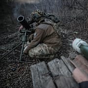 Ukrainsk soldat vid fronten.