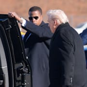 Trump anländer till Iowa.