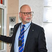 Daniel Bäckström (C), gruppledare, på väg in till ett möte med talmannen under onsdagen.