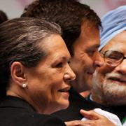 Rajiv Gandhis änka Sonia Gandhi och Manmohan Singh