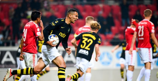 AIK:s Nabil Bahoui jublar efter målet.  SUVAD MRKONJIC / BILDBYRÅN