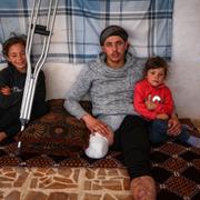 Suleiman Khalil, 21, tillsammans med syskornen Sakina, 8, Nahla, 9, och Aya, 5.