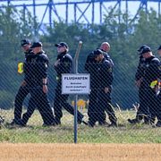 Polisinsats på Leipzigs flygplats på torsdagen.
