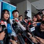 Joshua Wong och Agnes Chow vid en demonstration i vintras. Arkivfoto.