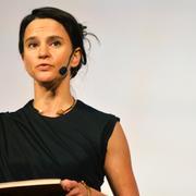 Melinda Kinnaman, konfriancier, under pressträffen på Nalen
