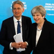 Storbritanniens finansminister Philip Hammond och Theresa May 