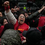 Polisen drabbar samman med demonstranter i Istanbul i Turkiet.
