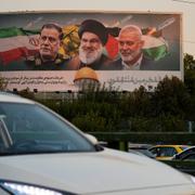 Reklamskylt i Teheran som förställer de döda tidigare ledarna för Hizbollah, Hamas och Iranska revolutionsgardet. 