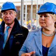 Christen Sveaas med Norges statsminister Erna Solberg.
