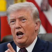 USA:s president Donald Trump hävdar att Iran bett om vapenvila.