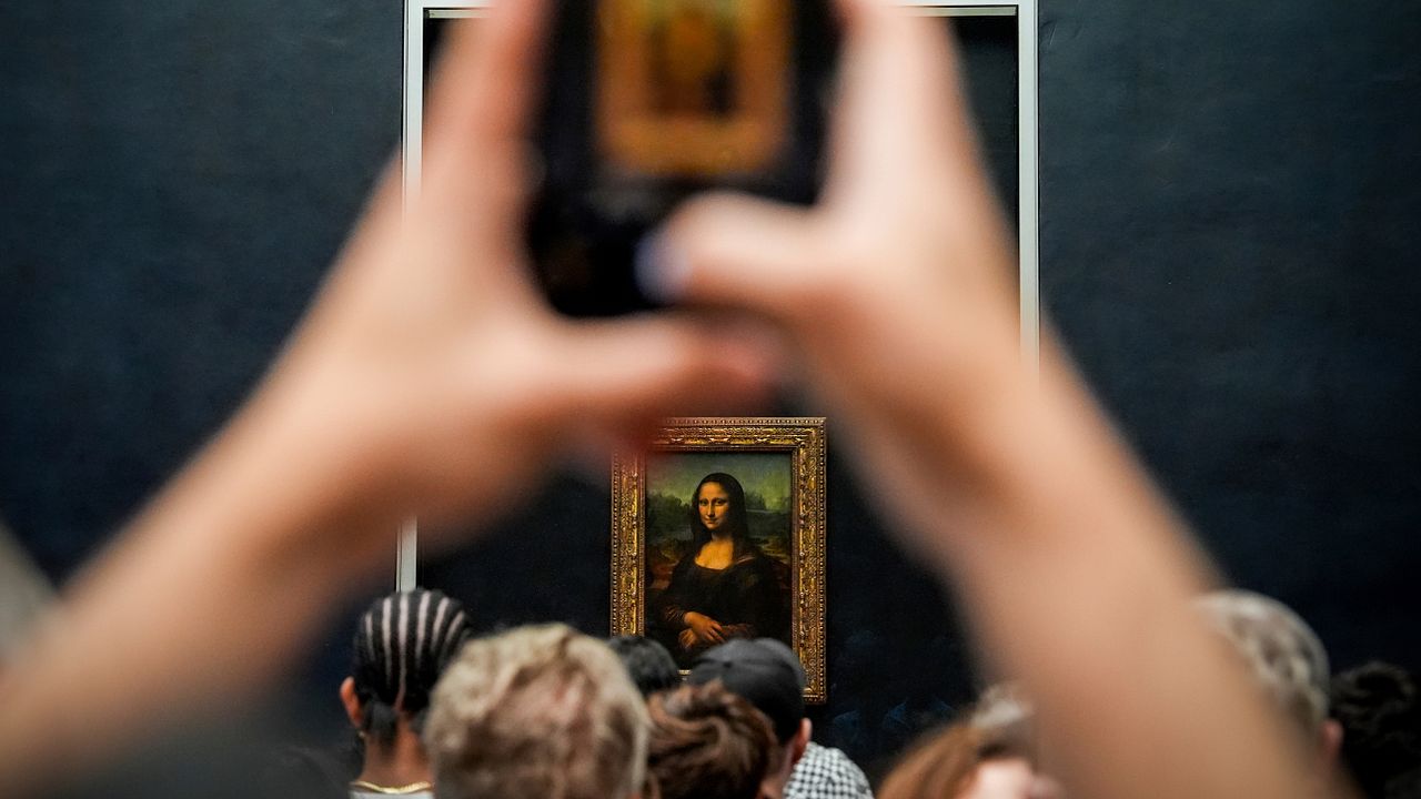 Germans Attempted to Smuggle Paintings Near Mona Lisa - News Directory 3