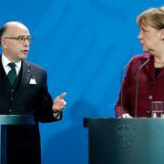 Franske premiärministern Bernard Cazeneuve och Tysklands förbundskansler Angela Merkel.