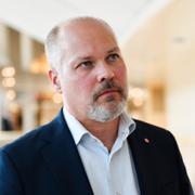 Justitieminister Morgan Johansson intervjuas i Riksdagen. 