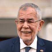 Alexander van der Bellen i samband med att han röstade under söndagen