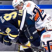 HV71:s forward Teemu Laine föll kanske för lätt mot Växjö.