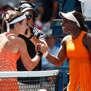 Sevastova och Stephens tackar varandra för matchen.