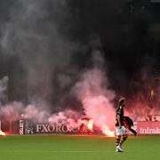 Bengaler kastas in på plan under matchen mellan   Djurgårdens och AIK