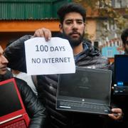 Arkivbild: Journalister i Kashmir protesterade mot internetförbudet när det gått 100 dagar. 