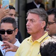 Den tidigare presidenten Jair Bolsonaro under en tillfällig paus i husaresten.