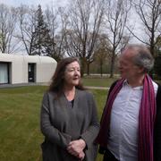 Elize Lutz och Harrie Dekkers vid huset i Eindhoven, Nederländerna. 