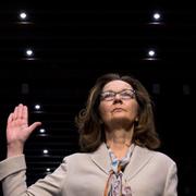 Gina Haspel svärs in.