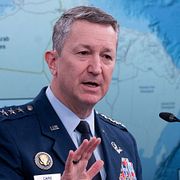 Amerikansk militär vid en tidigare press-briefing om kriget i Iran.