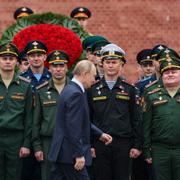 Vladimir Putin under en militärparad i somras.