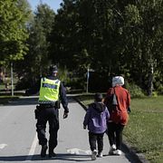 Två män i 20-årsåldern har avlidit efter en skottlossning i stadsdelen Varberga i Örebro på söndagskvällen.