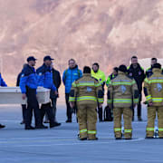 Kista med en av de italienska offren på väg hem till Italien.