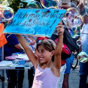 Flicka vid klimatmanifestation i Tyskland, 2024. 