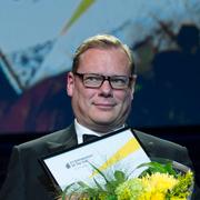 Anders Ström prisades i EY:s Årets entreprenör 2014. Annika Falkengren (tv) delade ut priset.