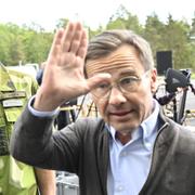 Statsminister Ulf Kristersson (M) och överbefälhavare Micael Bydén i samband med bilaterala överläggningar och en förevisning av Försvarsmaktens verksamhet vid Stockholms Amfibieregemente i Berga den 7 juni. Berga är en av baserna som USA får tillträde till.