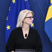 Finansminister Elisabeth Svantesson (M) och infrastrukturminister Andreas Carlson presenterar infrastrukturpropositionen under en pressträff.