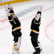 Boston Bruins Linus Ullmark och Jeremy Swayman.